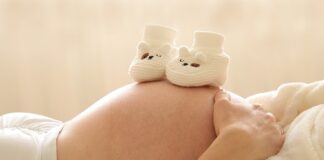 Jak nosić skarpetki do sneakersów?
