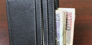 Czego nie powinno się nosić w portfelu?