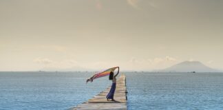 Jaki szal do czarnego płaszcza męskiego?