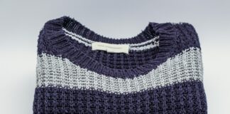Co pod sweter w serek damski?
