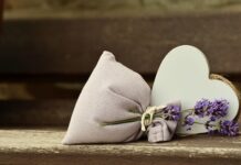 Jak nosić saszetkę na ramię? Jak nosić saszetkę na ramię?