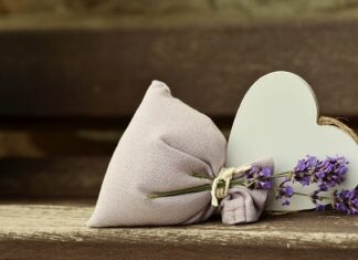 Jak nosić saszetkę na ramię?