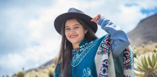 Jak zrobić ponczo z kapturem?