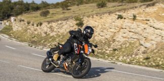 Jak prawidłowo zmierzyć obwód głowy pod peruka?