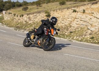 Jak prawidłowo zmierzyć obwód głowy pod peruka?