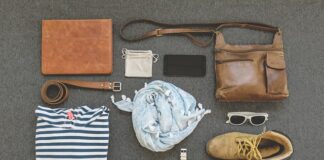 Co się robi z torebka w klubie?