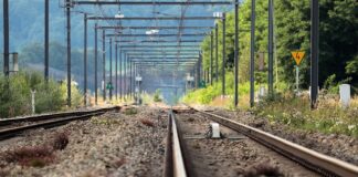 Dlaczego mąż przenosi żonę przez próg?